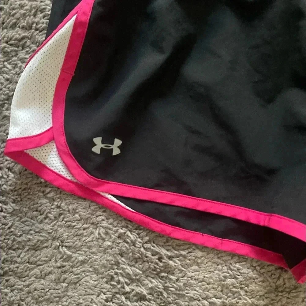 Under Armour athletic shorts - Picture 2 of 4